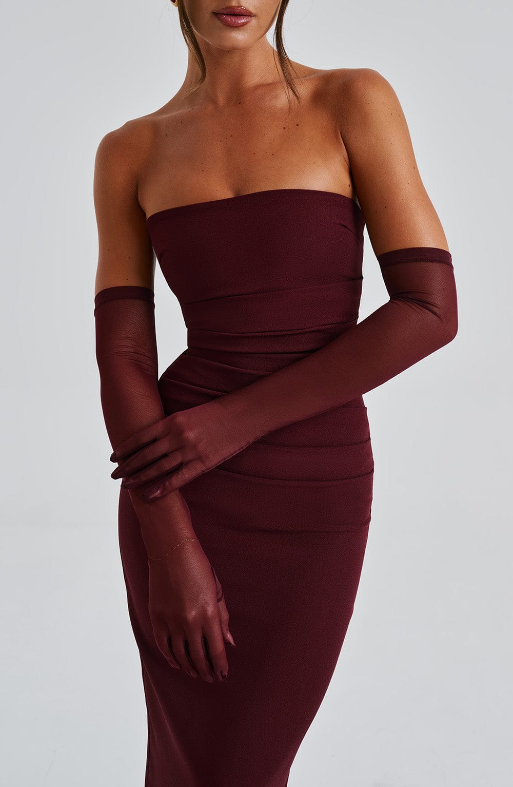 Elira Gloves in Cherry Lacquer