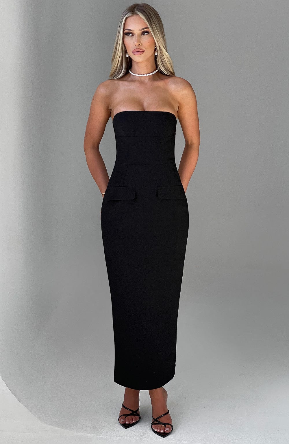 Roxana Midaxi Dress in Black