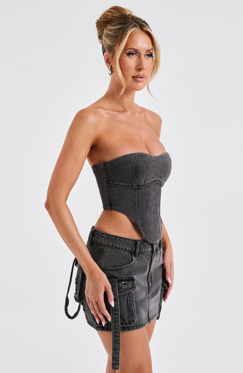 Yasira Corset in Black