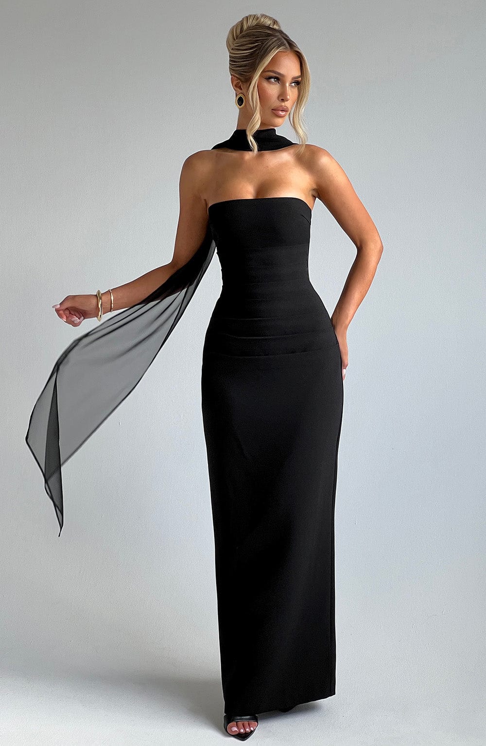 Yuliana Maxi Dress in Black