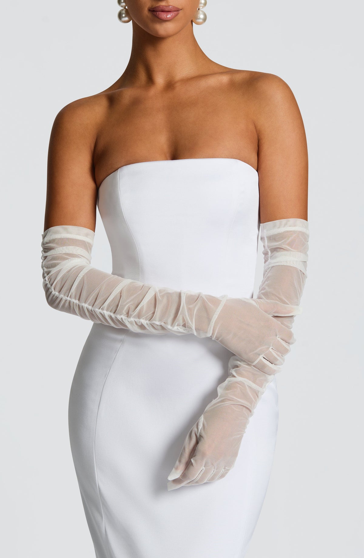 Adara Gloves in Ivory