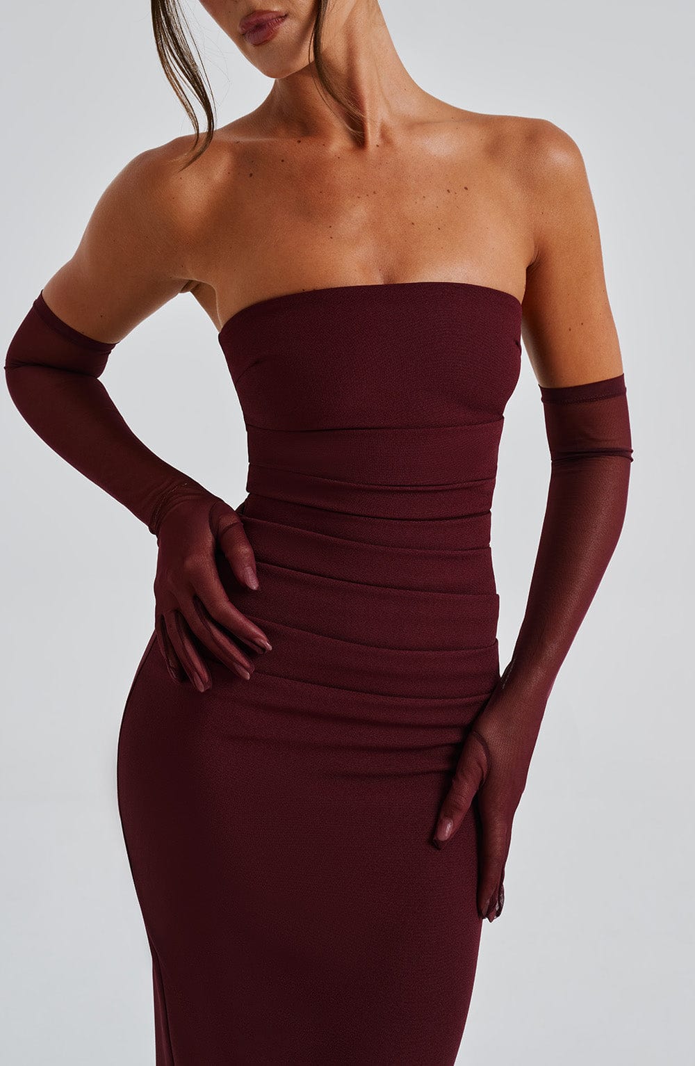 Elira Gloves in Cherry Lacquer