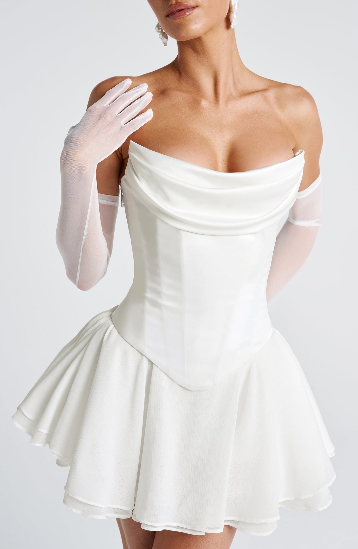 Elira Gloves in Ivory