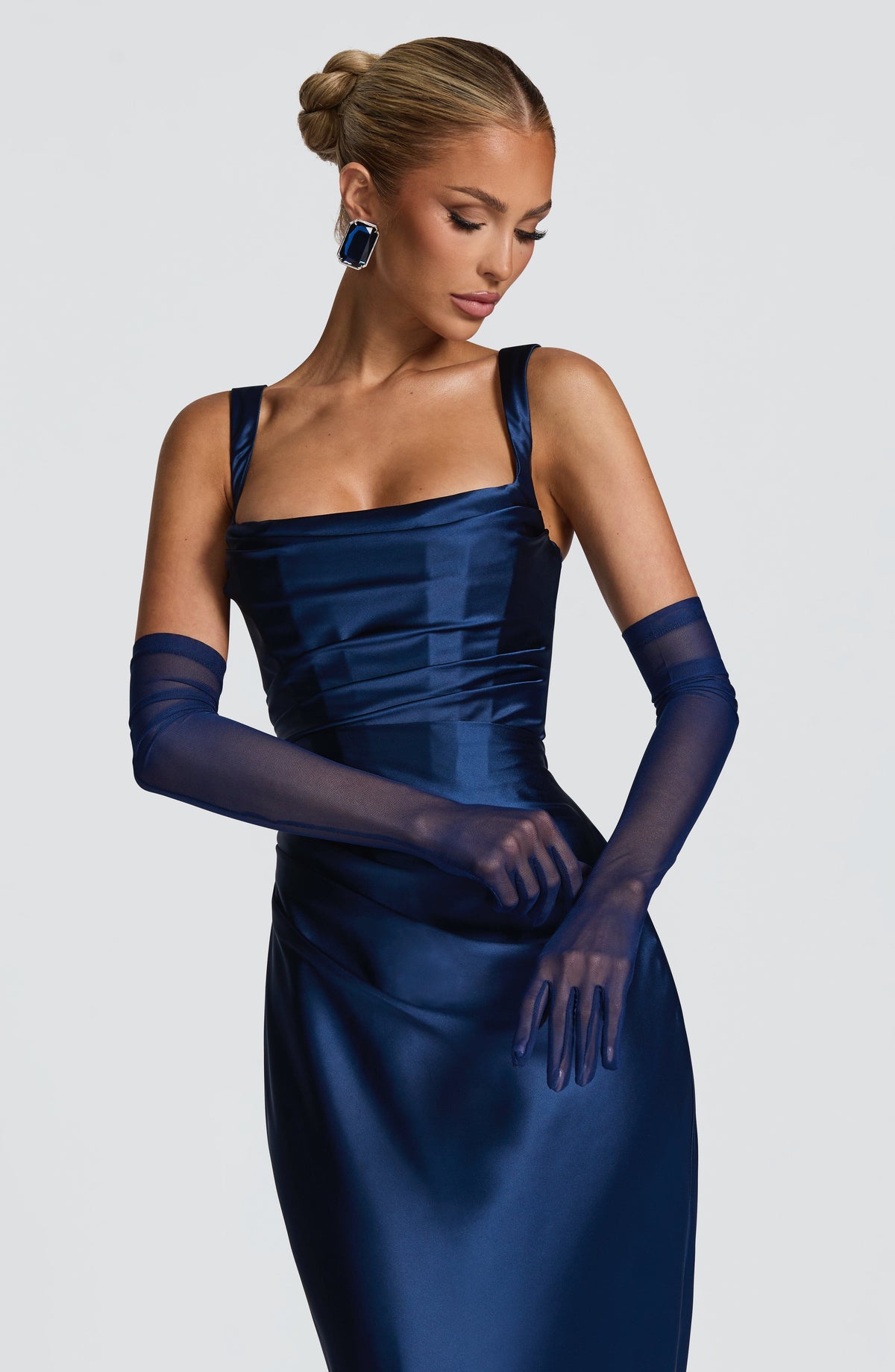 Elira Gloves in Navy